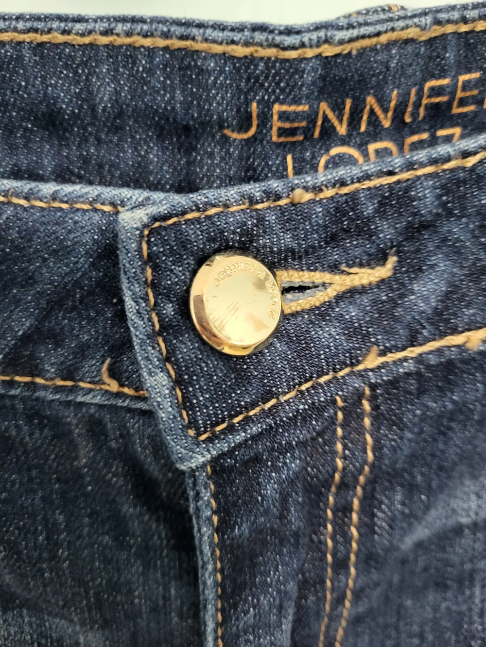 Jennifer Lopez Distressed Carpi Jeans Women’s Size 10